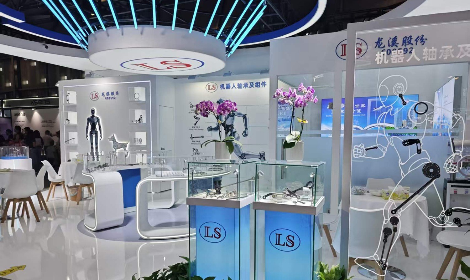 beautiful yet empty booth